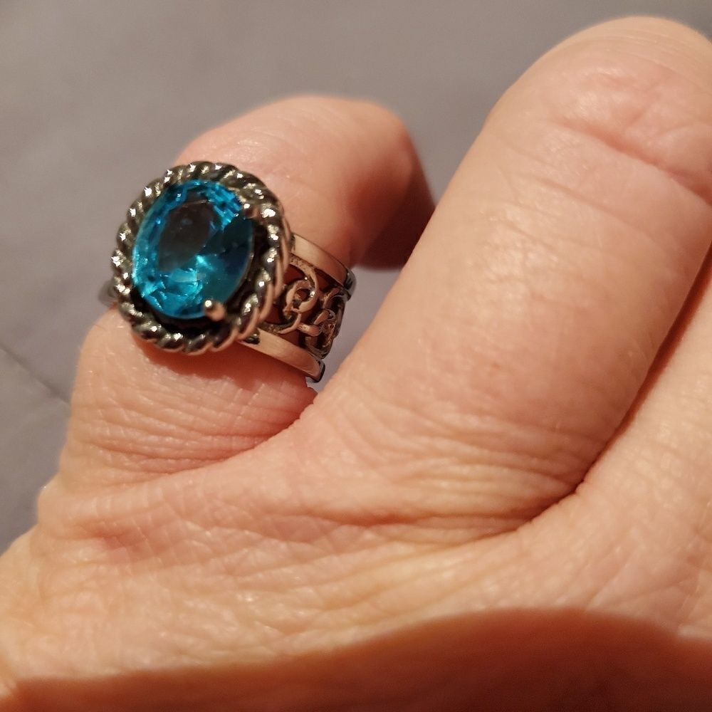 Blue Topaz Ring - Picture 6 of 8